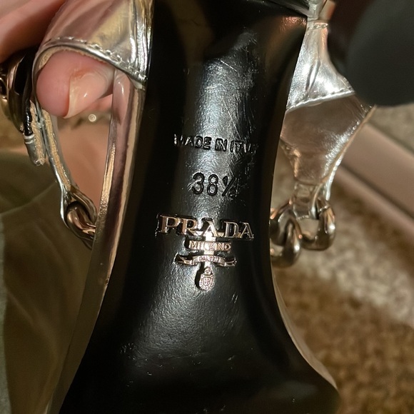 Prada Chain Strappy Silver Sandal with kitten heel - Picture 5 of 7